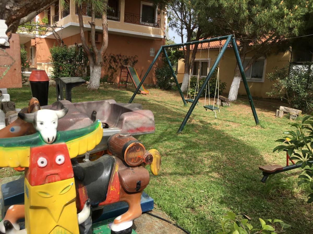 Christinas Lofts Apartamento Ágios Matthaíos Exterior foto